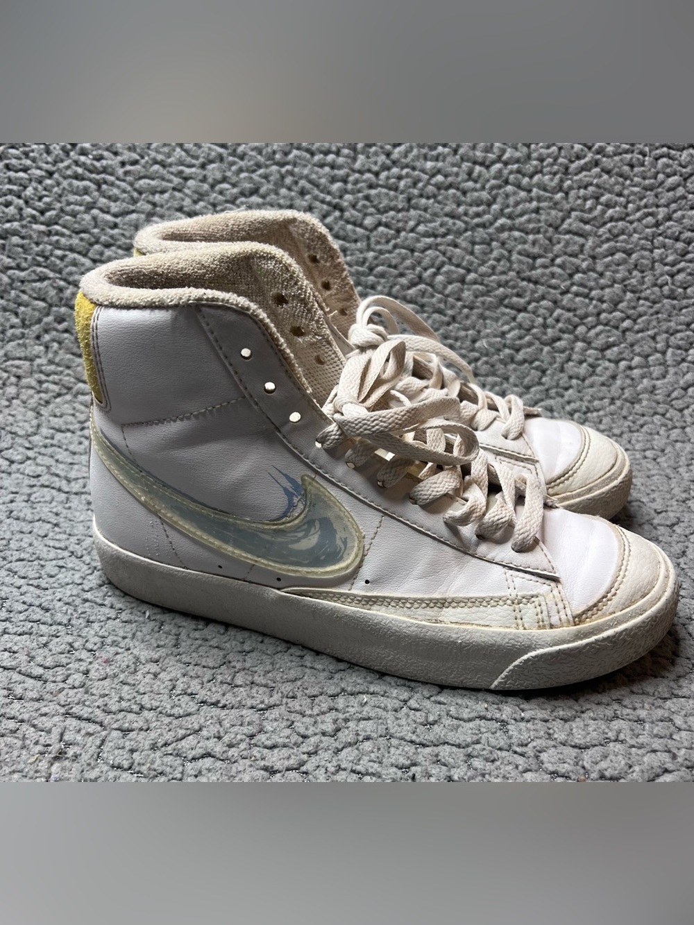 Vintage Nike Blazer Mid '77 GS Girls Size 4.5 Y White And Blue